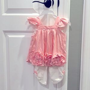 ISOBELLA & CHLOE - size 24m matching set - pink top & white rushed Capri pants